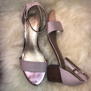 🌺 👠👠👠JOAN and DAVID sandal 8 1/2 .1.5 “ heel🌺